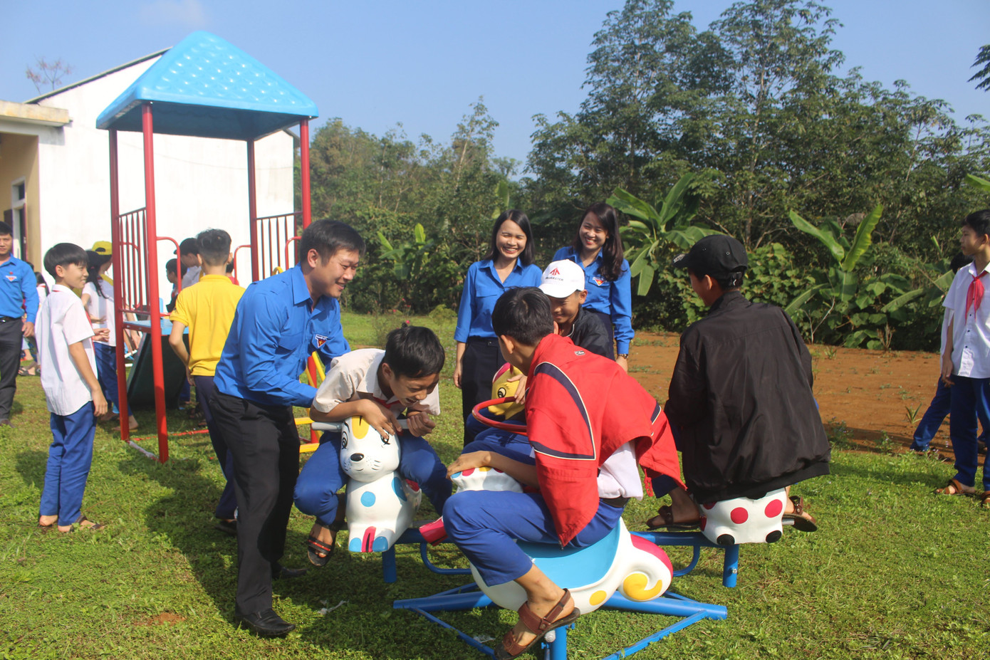 Khánh thành công trình thanh niên 'Ánh sáng đường quê' ảnh 5