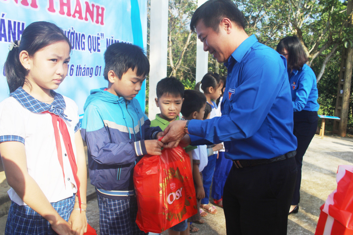 Khánh thành công trình thanh niên 'Ánh sáng đường quê' ảnh 13