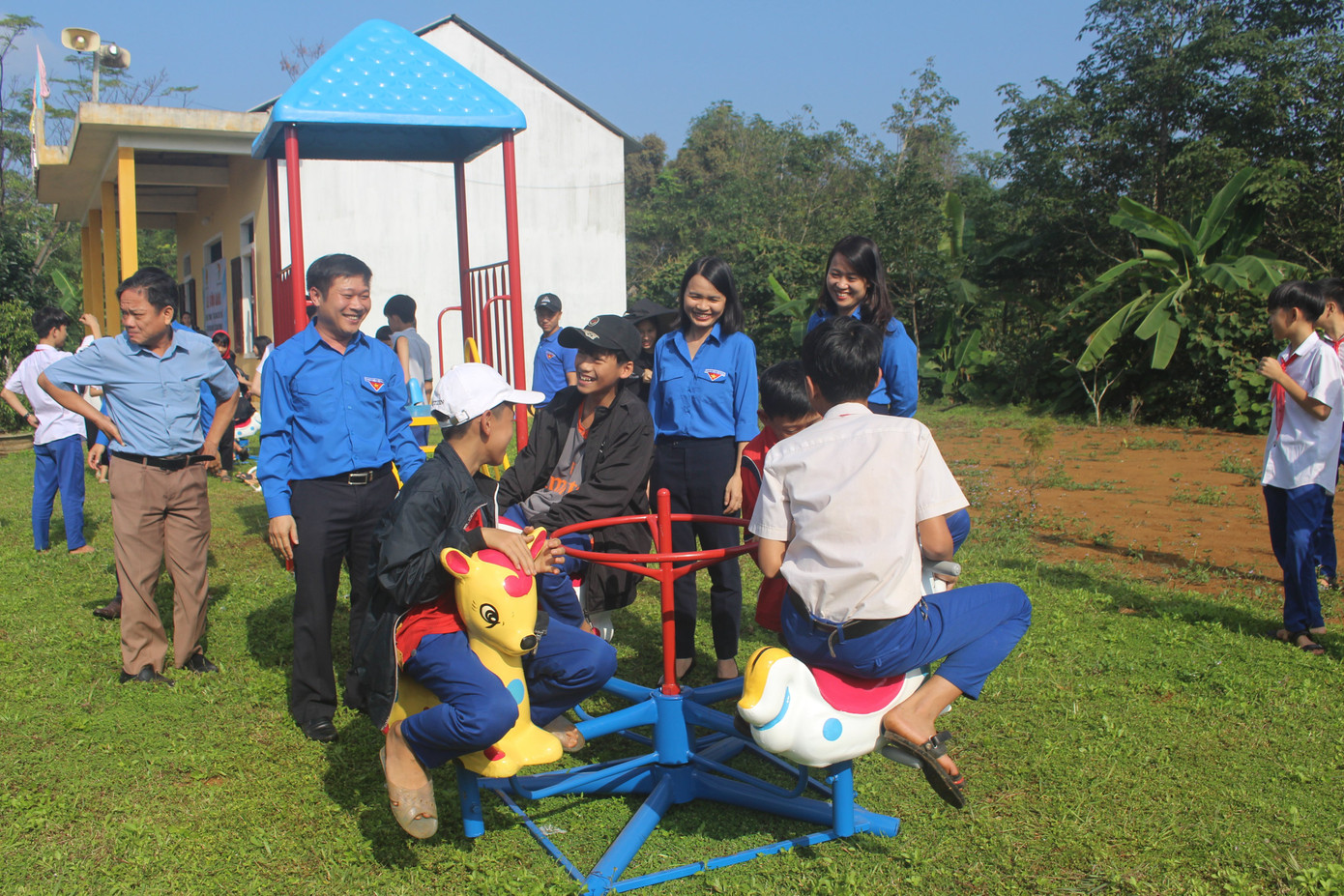 Khánh thành công trình thanh niên 'Ánh sáng đường quê' ảnh 4