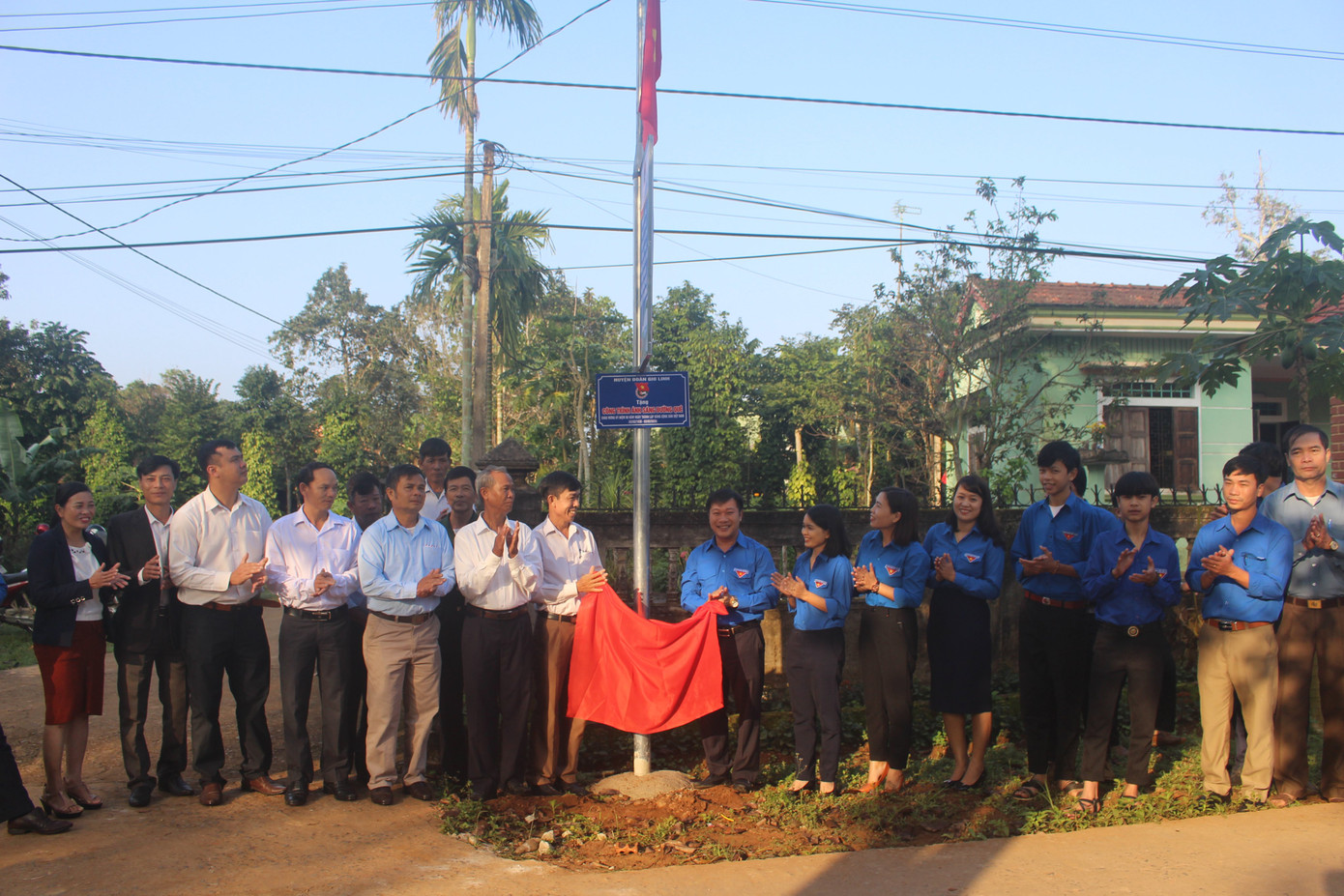 Khánh thành công trình thanh niên 'Ánh sáng đường quê' ảnh 10