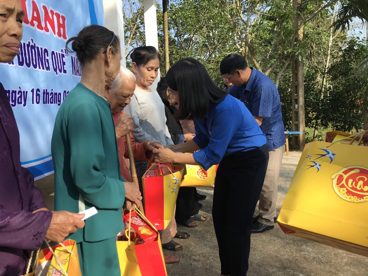 Khánh thành công trình thanh niên 'Ánh sáng đường quê' ảnh 9