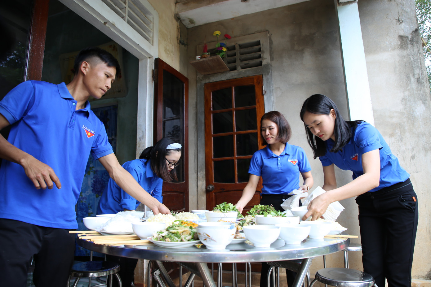 Ấm áp 'Bữa cơm tất niên-Ấm tình lòng Mẹ' ảnh 1