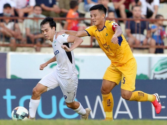 Những ca gãy chân kinh hoàng trong làng bóng đá Việt ảnh 1