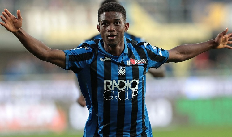 'Thần đồng' mới cập bến M.U được ví với Messi ảnh 1