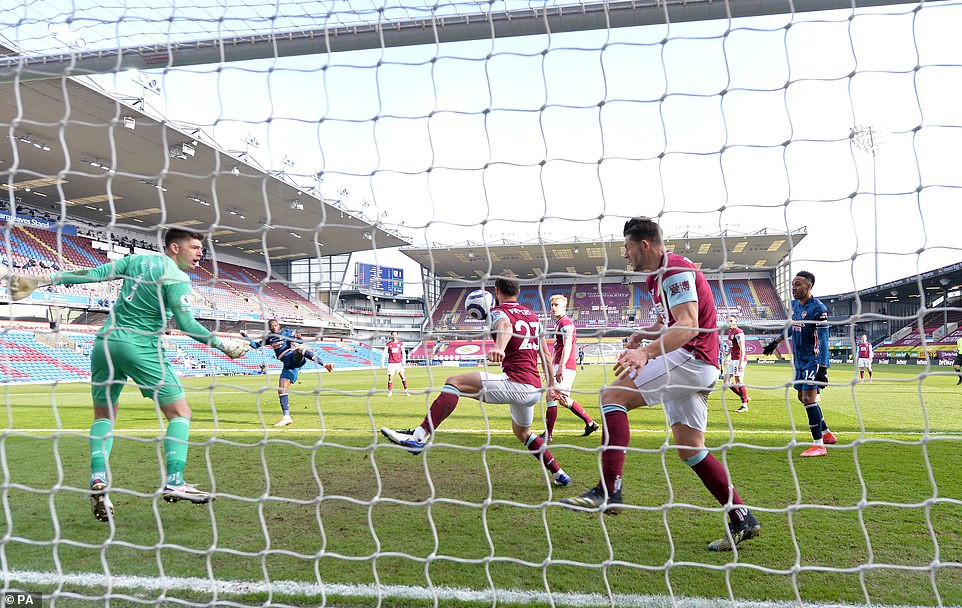 Ngôi sao Xhaka phạm sai lầm gây sốc, Arsenal mất điểm trước Burnley ảnh 2