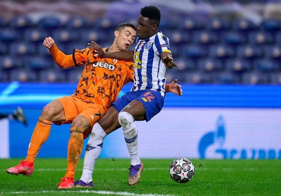 Juventus bại trận, Ronaldo hùng hổ quát tháo trọng tài ảnh 1