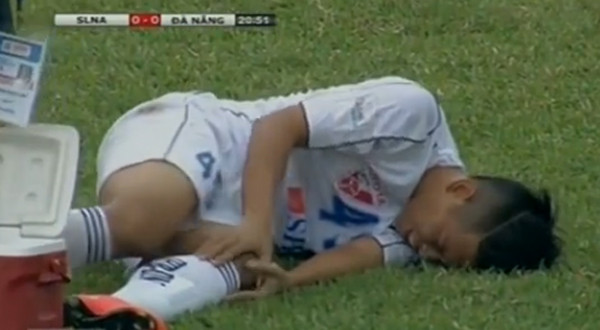 Những ca gãy chân kinh hoàng trong làng bóng đá Việt ảnh 2