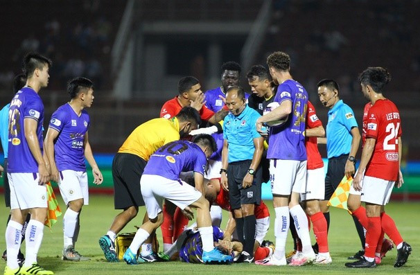 Truyền thông thế giới sốc nặng với chấn thương của Hùng Dũng ảnh 1