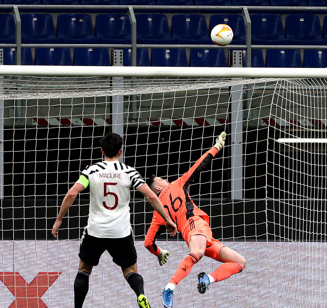 Henderson đẩy bóng từ cú đánh đầu của Ibra M.U giành vé vào tứ kết Europa League, HLV Solskjaer rối rít cảm ơn ảnh 1