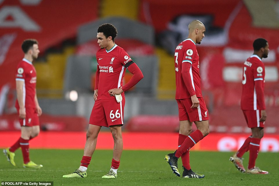 Ngôi sao Mo Salah vùng vằng vì bị thay ra, Liverpool nổi sóng ngầm ảnh 1