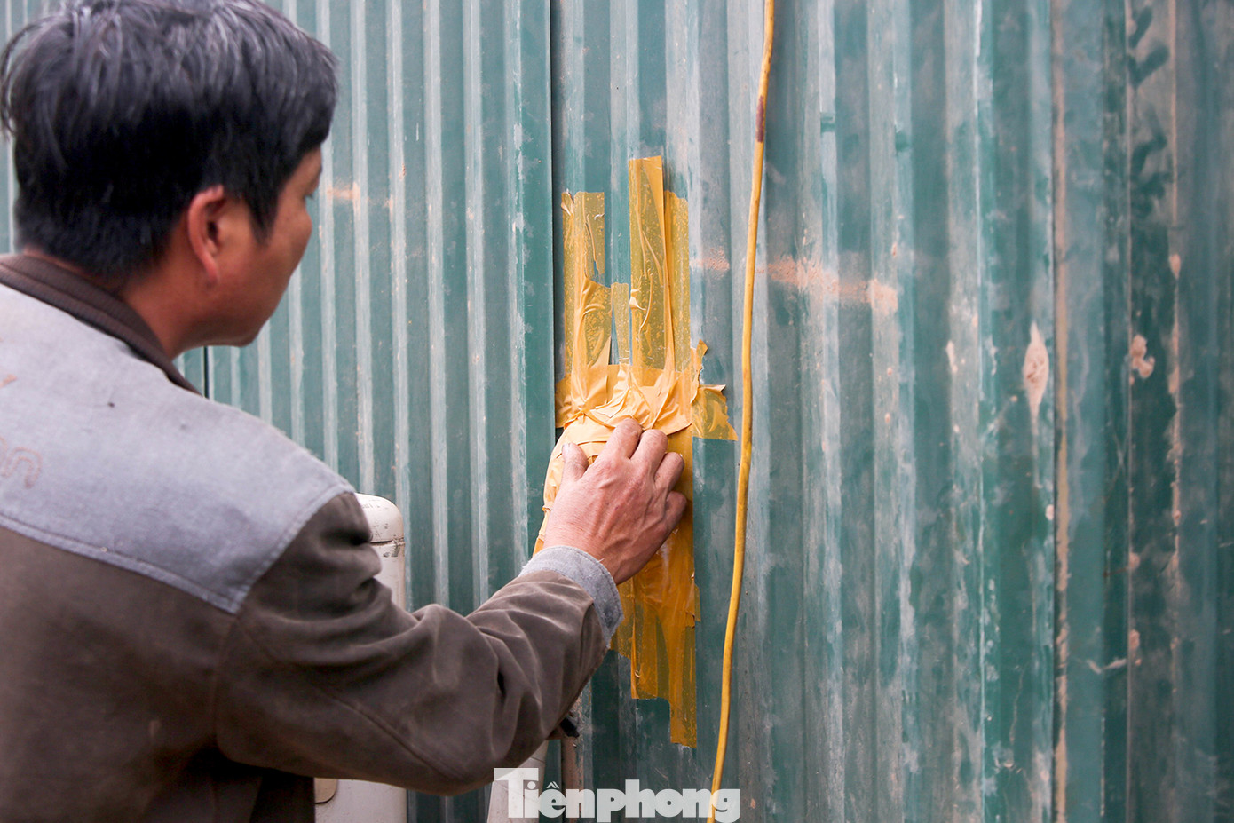 Thời tiết thất thường, đào Thất Thốn vào buồng điều hoà chờ Tết ảnh 9