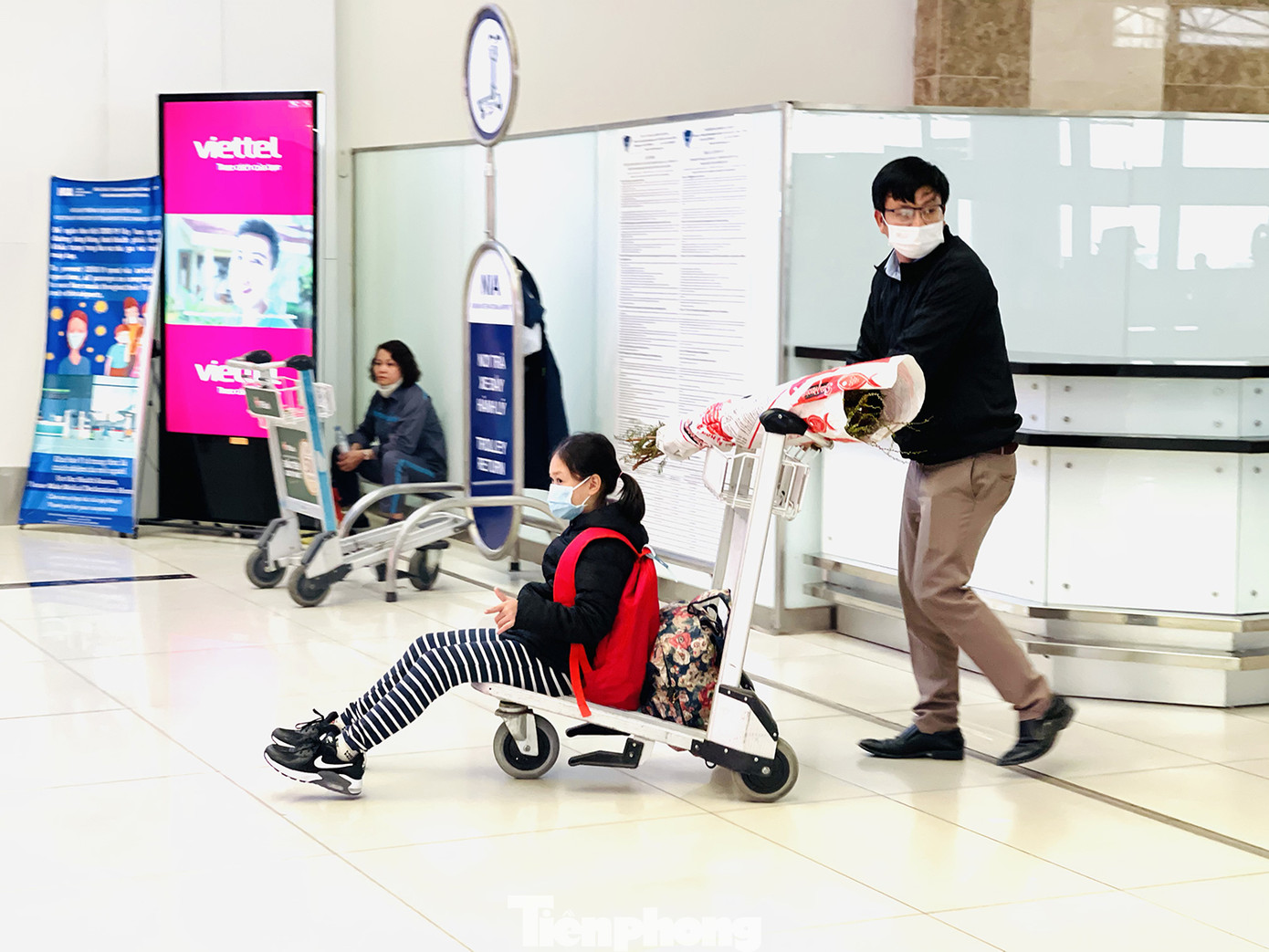 Dịch COVID-19 bùng phát trở lại, sân bay Nội Bài lại đìu hiu ảnh 9