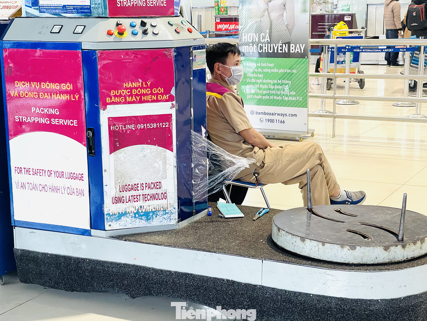 Dịch COVID-19 bùng phát trở lại, sân bay Nội Bài lại đìu hiu ảnh 5