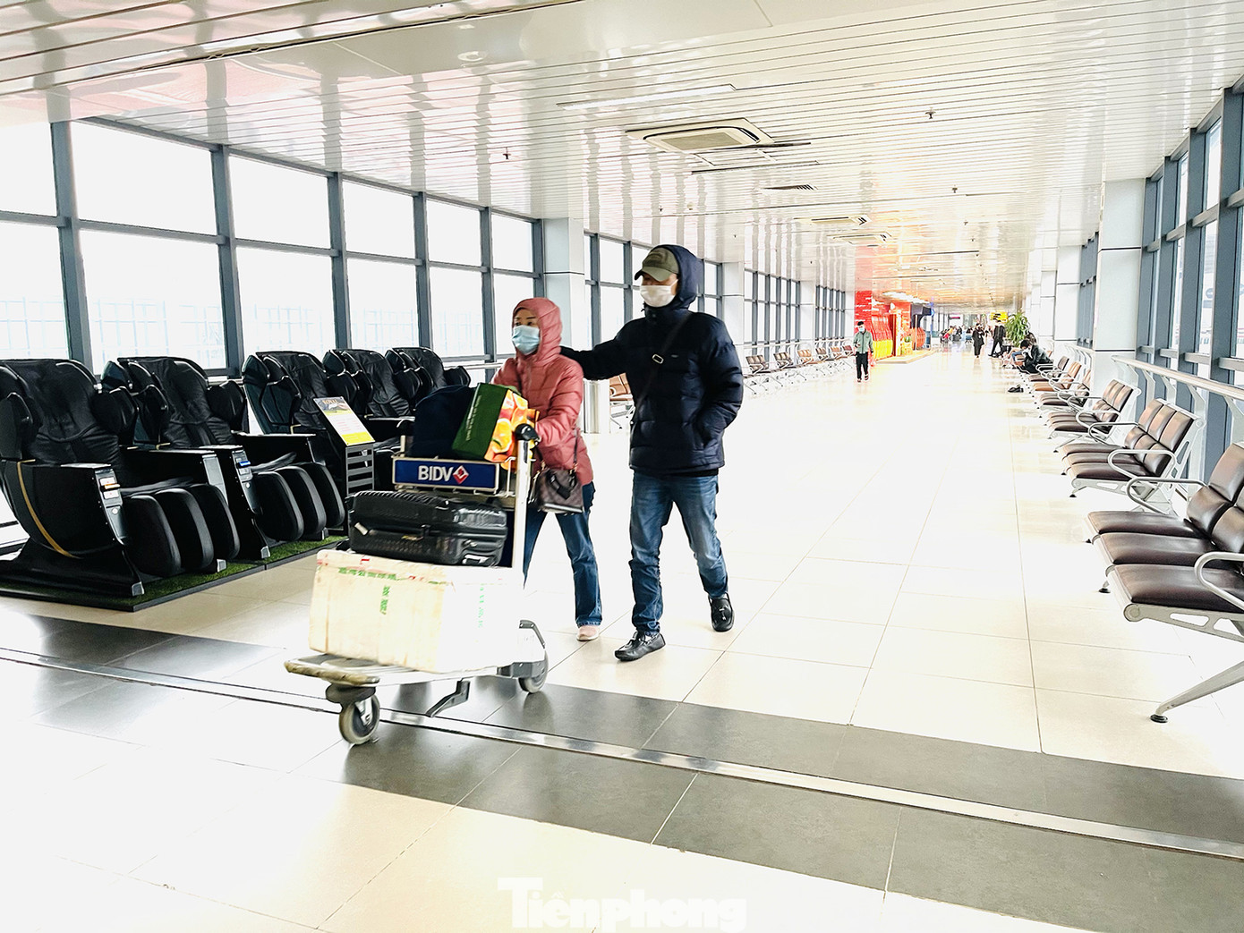 Dịch COVID-19 bùng phát trở lại, sân bay Nội Bài lại đìu hiu ảnh 10