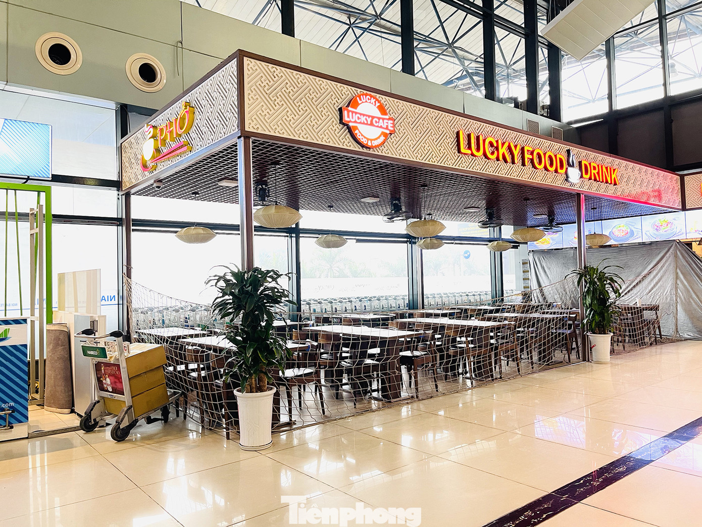 Dịch COVID-19 bùng phát trở lại, sân bay Nội Bài lại đìu hiu ảnh 11