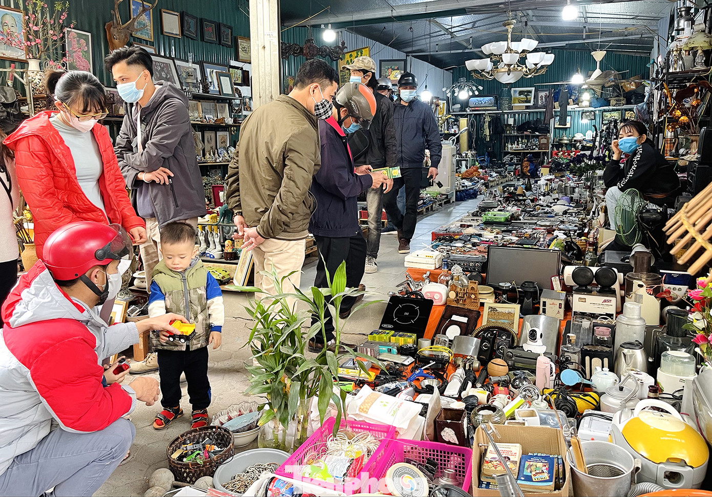 Nhộn nhịp phiên chợ đồ cổ đặc biệt ngày cuối năm ảnh 3