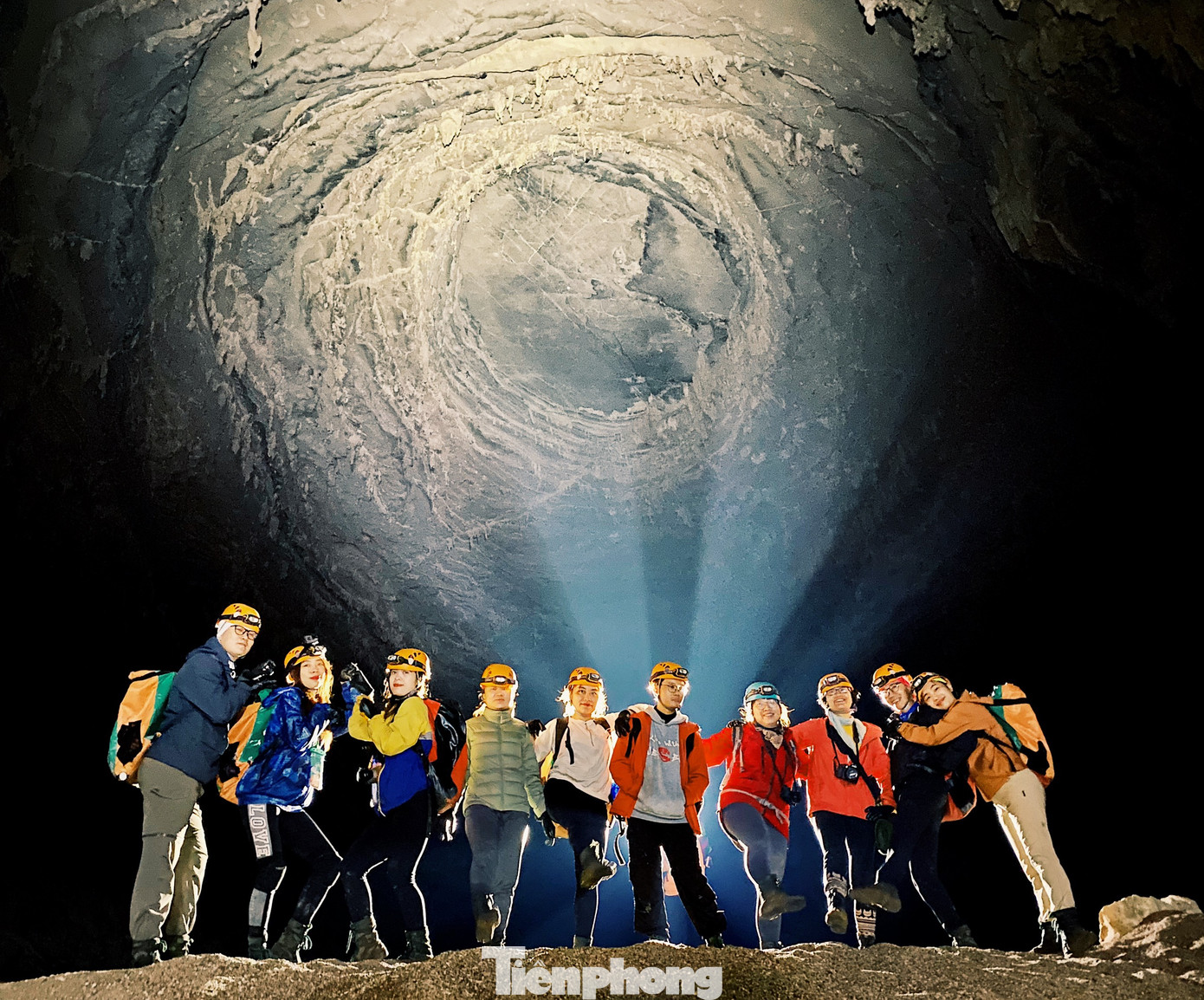 Trầm trồ kinh ngạc trước vẻ đẹp hang Tiên, Quảng Bình ảnh 6