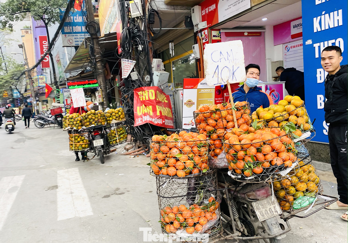 Hà Nội tái diễn 'chợ cóc' tự phát khi Tết Nguyên đán cận kề ảnh 5