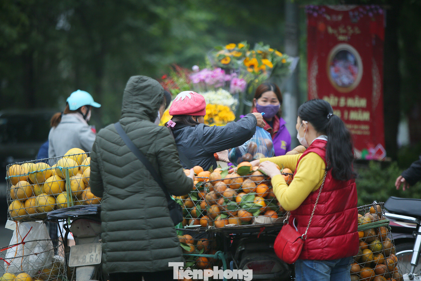 Hà Nội tái diễn 'chợ cóc' tự phát khi Tết Nguyên đán cận kề ảnh 3