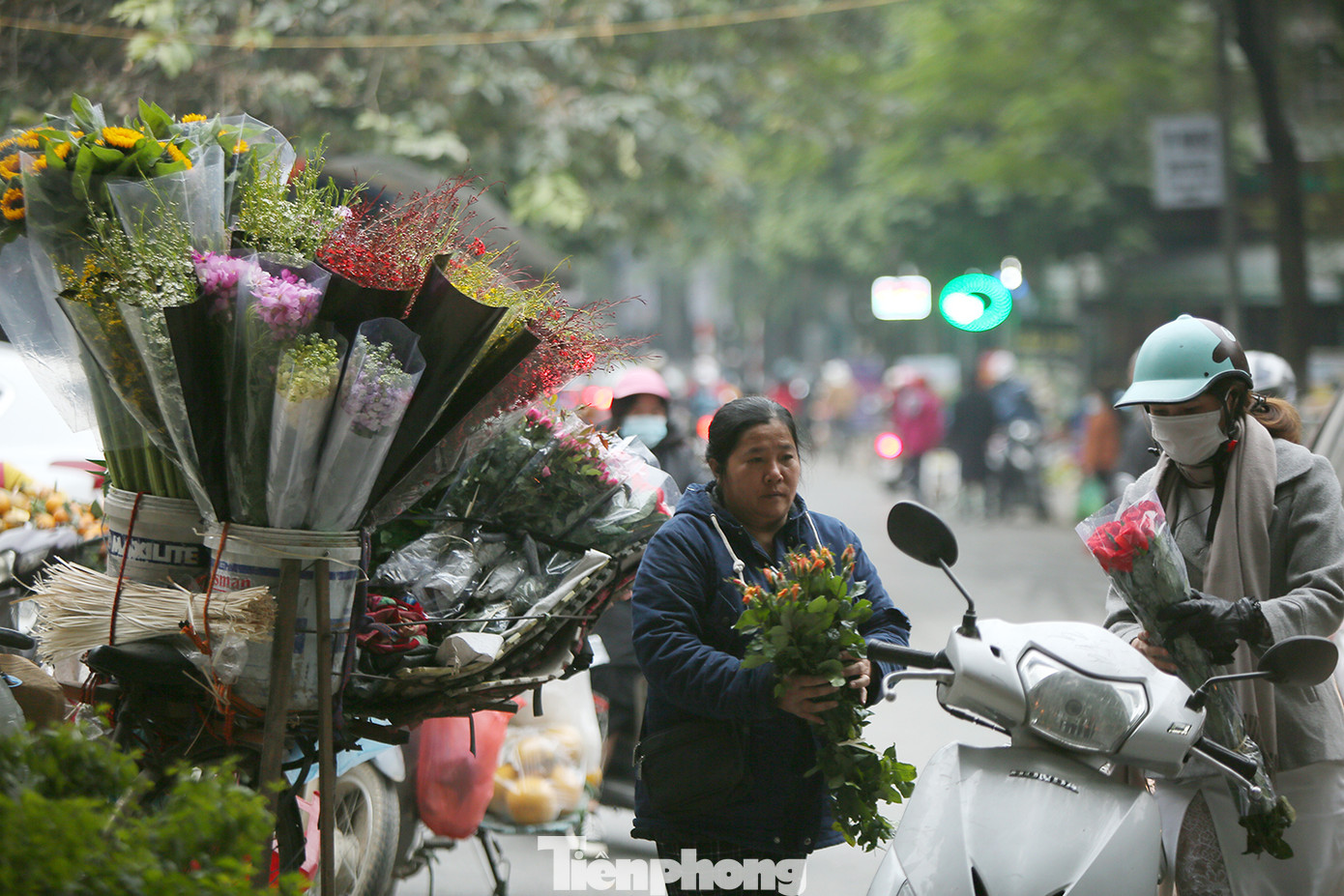 Hà Nội tái diễn 'chợ cóc' tự phát khi Tết Nguyên đán cận kề ảnh 7