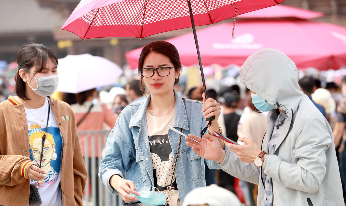 'Biển người' chen chân đi lễ chùa Tam Chúc ngày cuối tuần ảnh 7