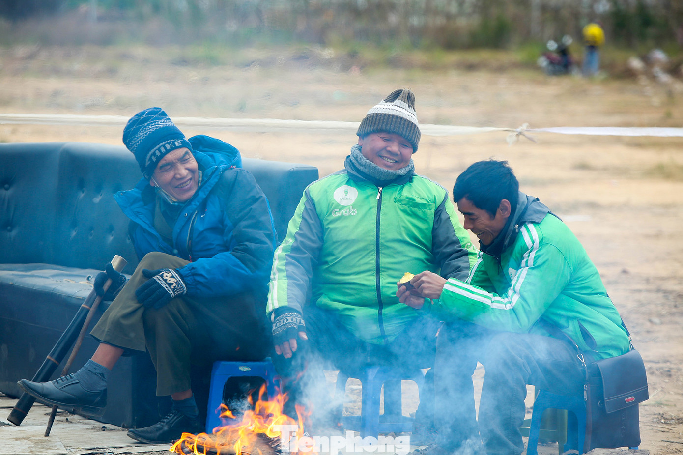 Cuộc sống đảo lộn của người lao động Thủ đô trong ngày lạnh nhất từ đầu mùa ảnh 3