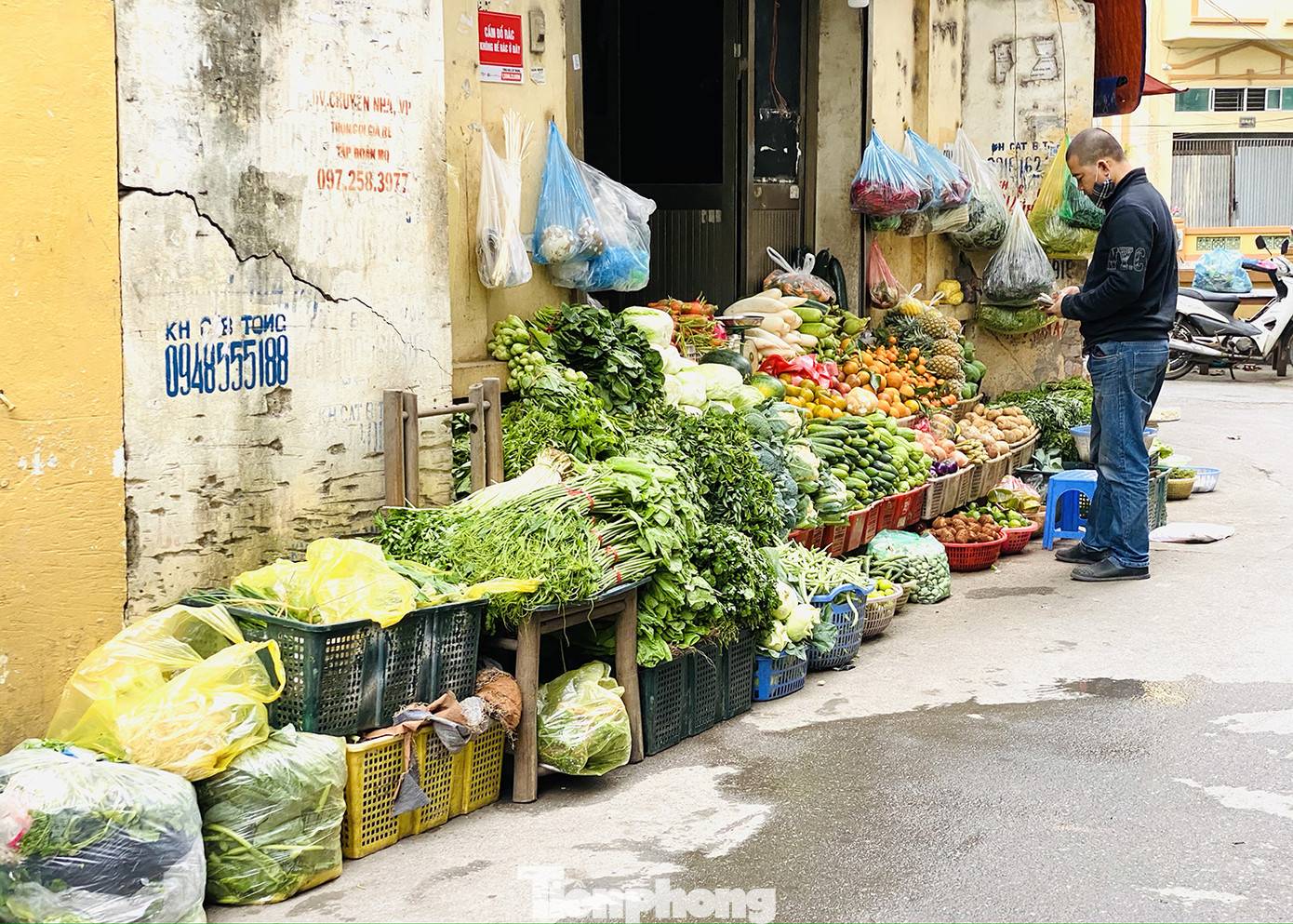 Hà Nội tái diễn 'chợ cóc' tự phát khi Tết Nguyên đán cận kề ảnh 4