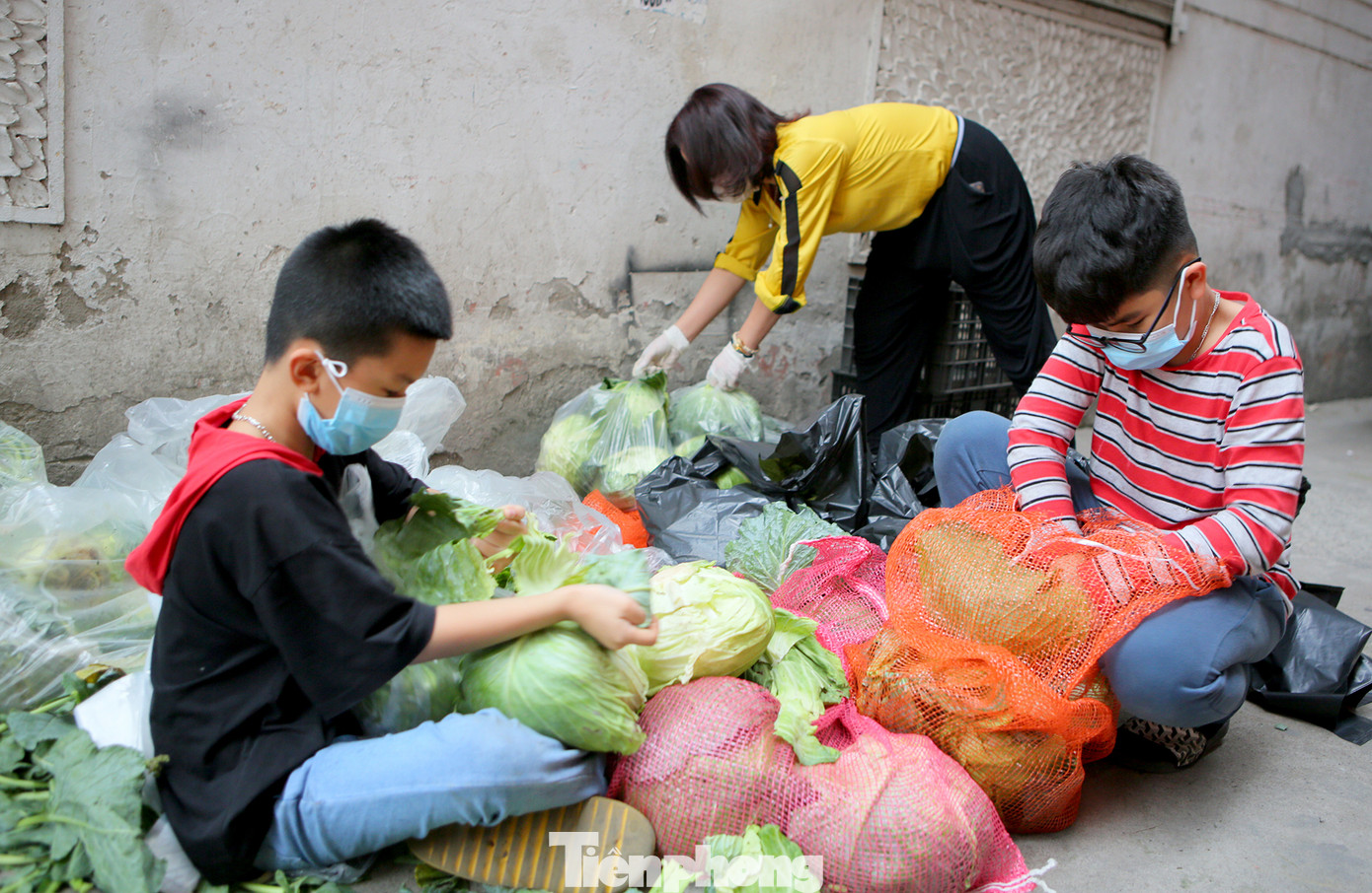 Nhóm tình nguyện giải cứu 30 tấn nông sản từ Hải Dương xuống phố Hà Nội ảnh 2