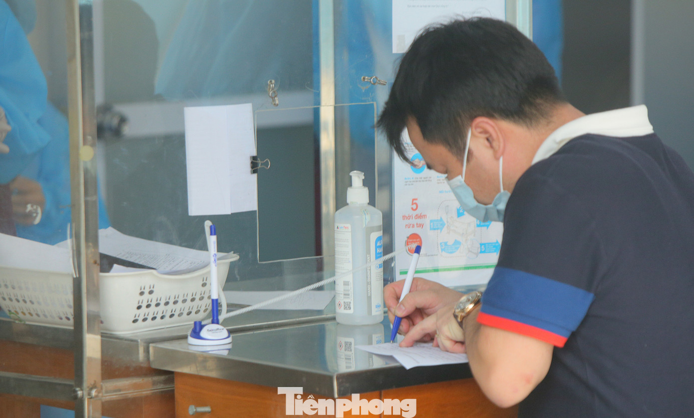 Hà Nội bắt đầu xét nghiệm sàng lọc ngẫu nhiên COVID-19 trong cộng đồng ảnh 1