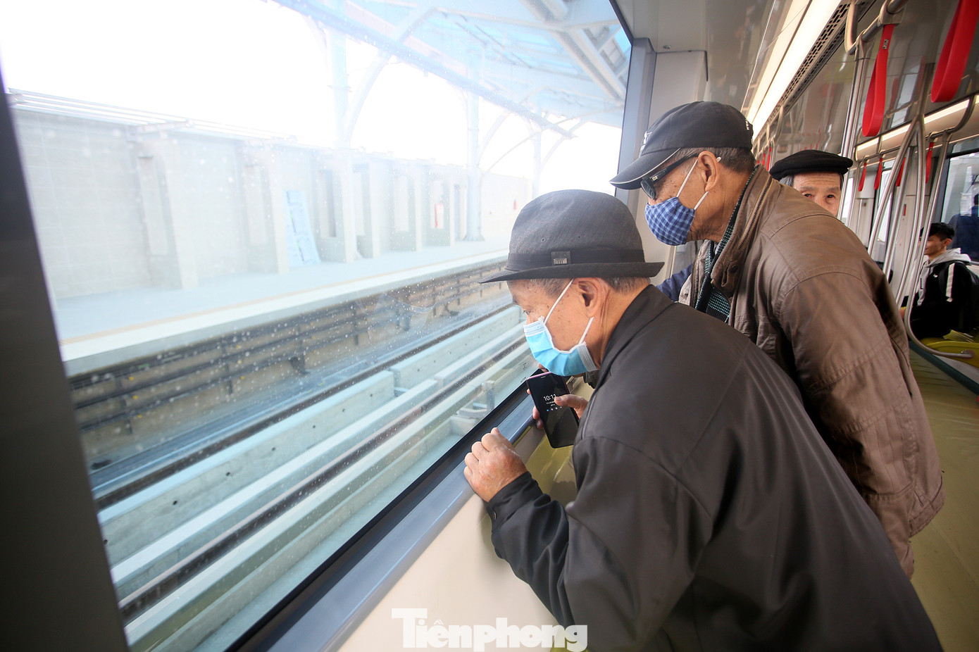 Có gì bên trong đoàn tàu metro Nhổn - ga Hà Nội? ảnh 10
