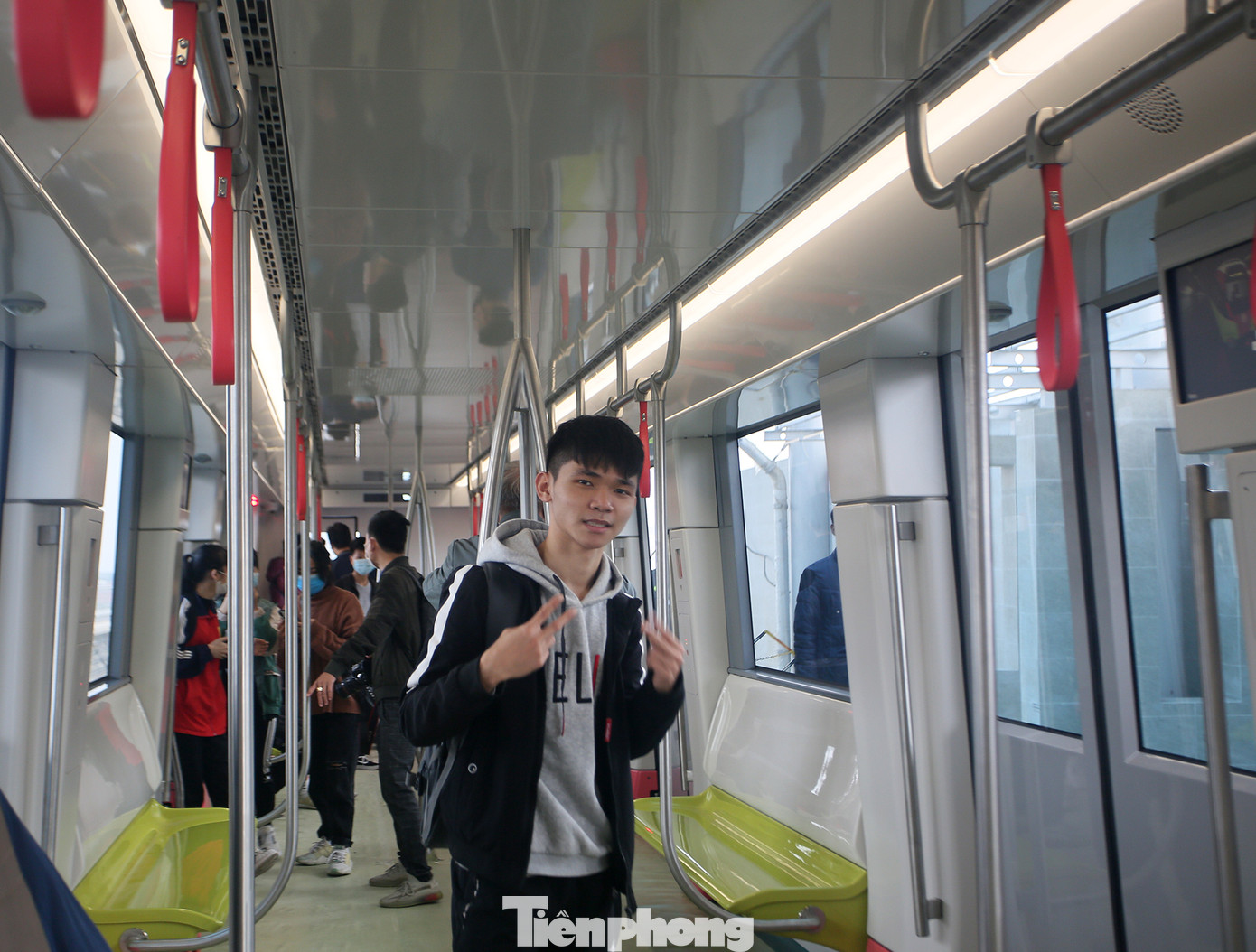 Có gì bên trong đoàn tàu metro Nhổn - ga Hà Nội? ảnh 9