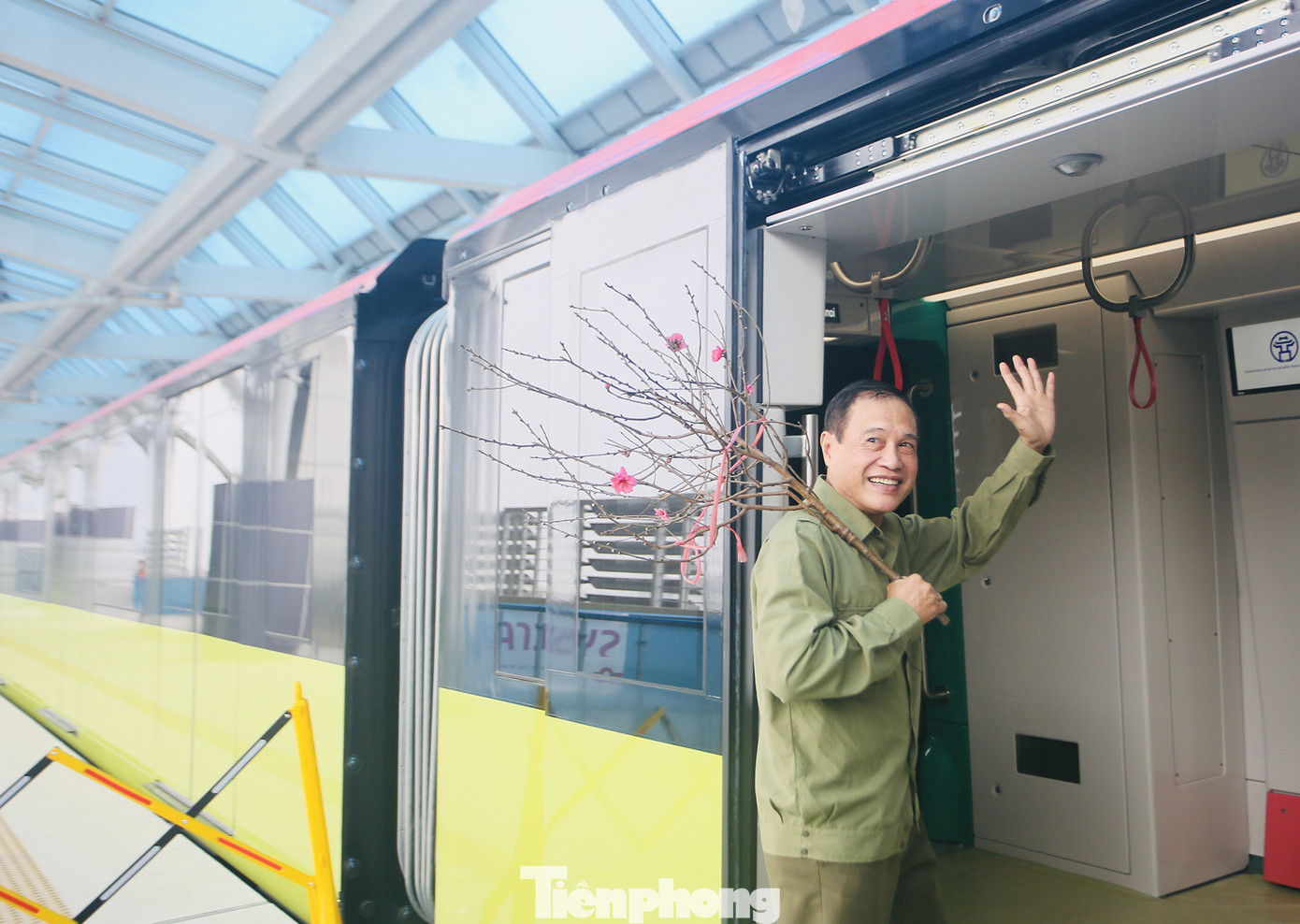 Có gì bên trong đoàn tàu metro Nhổn - ga Hà Nội? ảnh 14