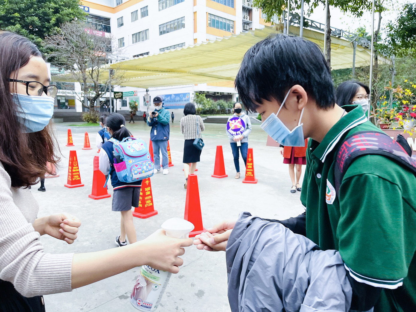 Sáng nay, hơn hai triệu học sinh Hà Nội trở lại trường ảnh 21