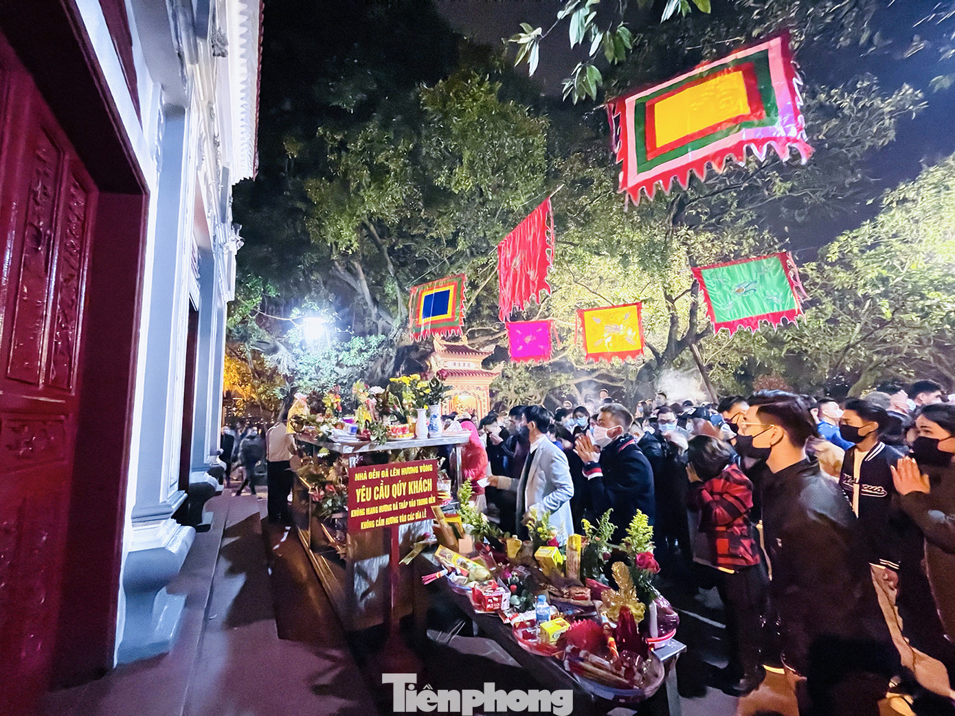 Chùa Quán Sứ yên bình, phủ Tây Hồ đông nghịt người đi lễ trong sáng mùng 1 Tết Tân Sửu ảnh 7