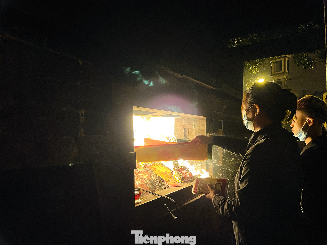 Chùa Quán Sứ yên bình, phủ Tây Hồ đông nghịt người đi lễ trong sáng mùng 1 Tết Tân Sửu ảnh 10