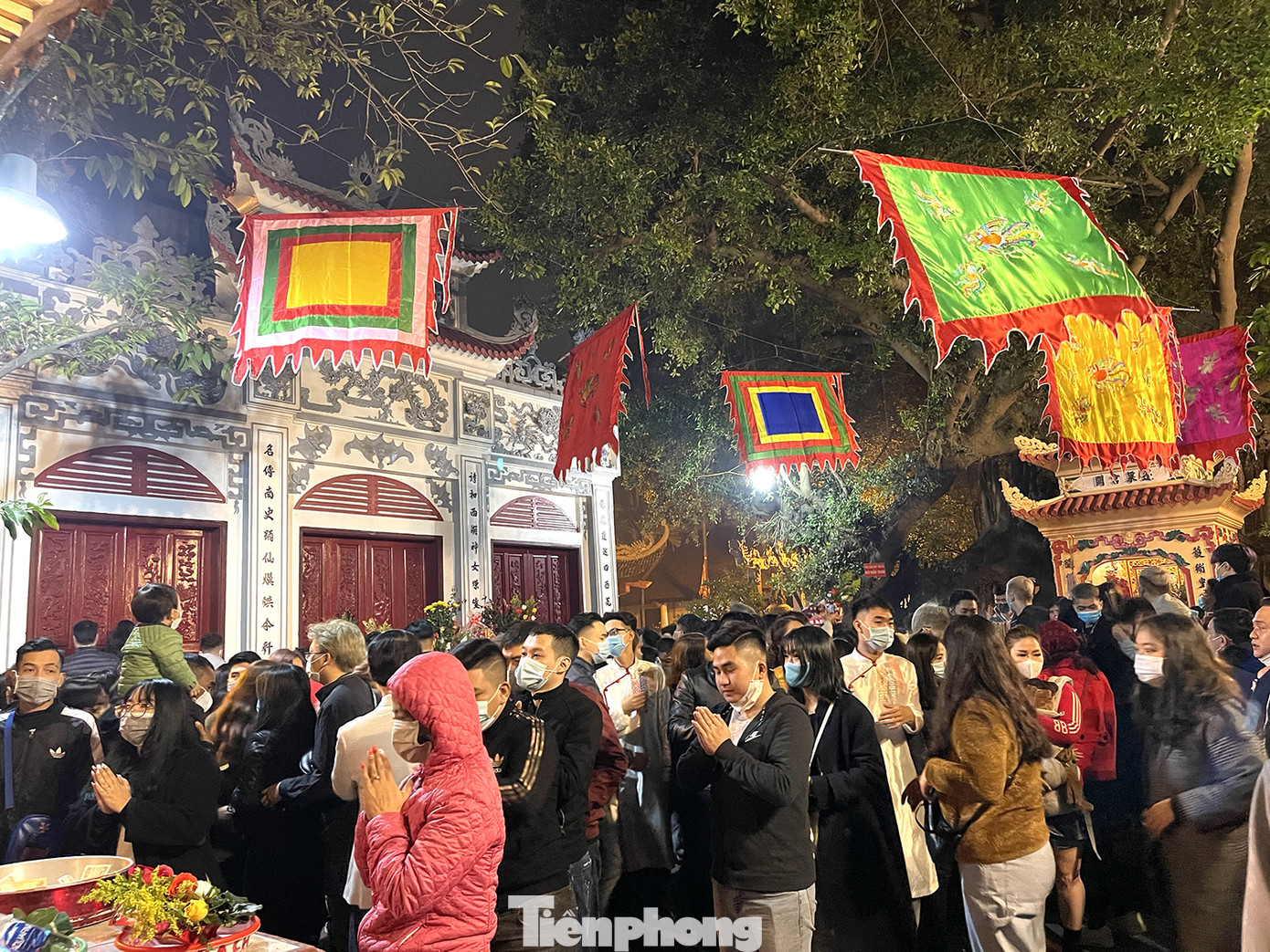 Chùa Quán Sứ yên bình, phủ Tây Hồ đông nghịt người đi lễ trong sáng mùng 1 Tết Tân Sửu ảnh 5