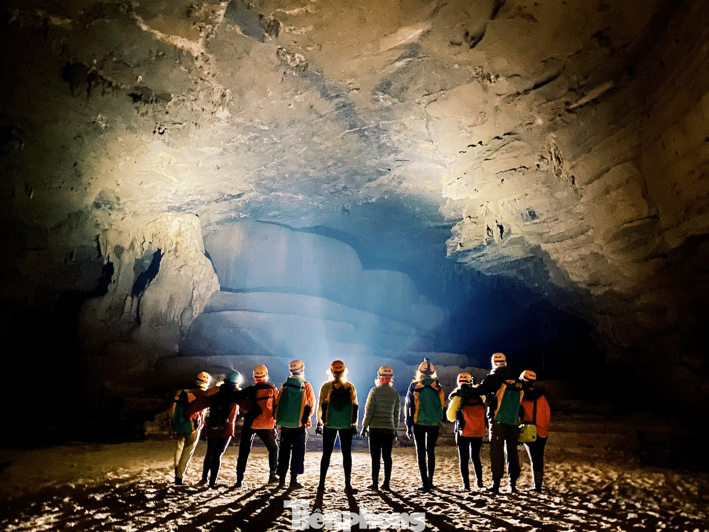 Trầm trồ kinh ngạc trước vẻ đẹp hang Tiên, Quảng Bình ảnh 3