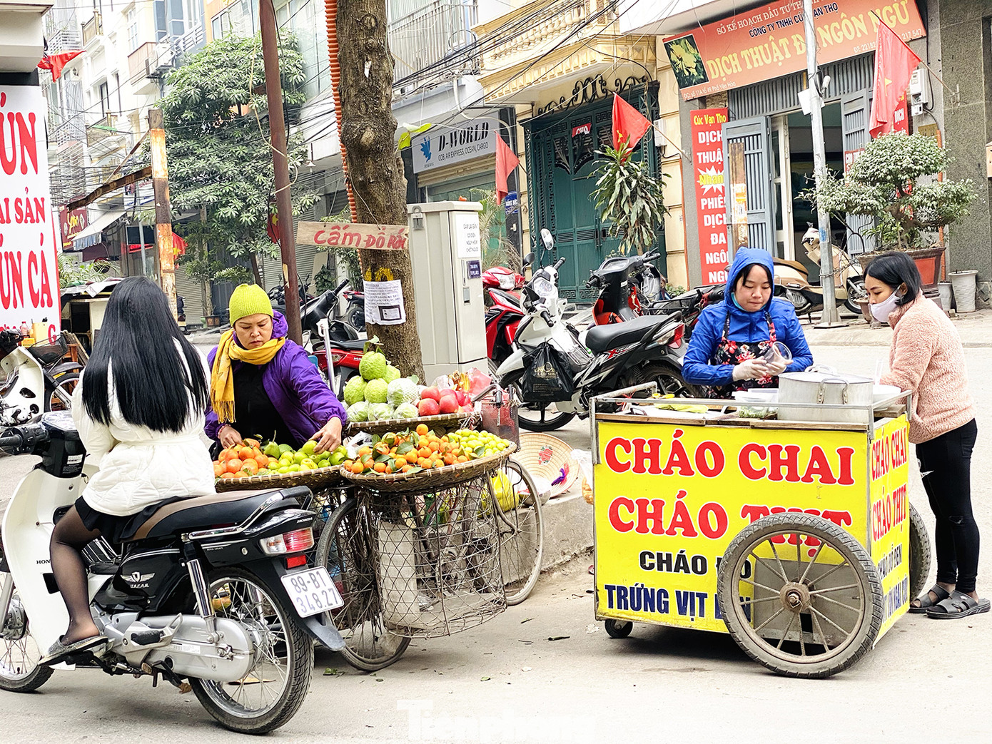 Hà Nội tái diễn 'chợ cóc' tự phát khi Tết Nguyên đán cận kề ảnh 11