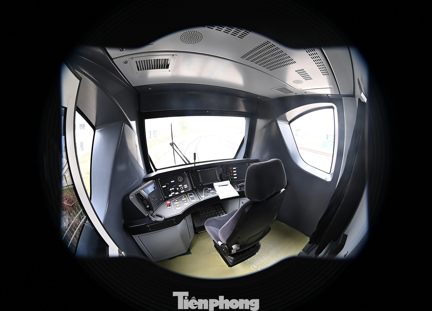 Nội thất hiện đại của tàu tuyến metro Nhổn - ga Hà Nội ảnh 2