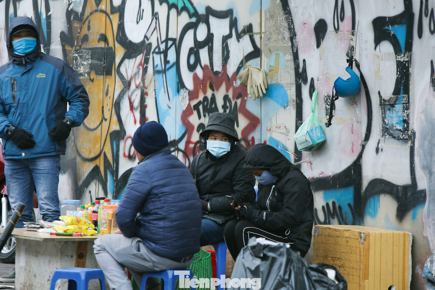 Cuộc sống đảo lộn của người lao động Thủ đô trong ngày lạnh nhất từ đầu mùa ảnh 9