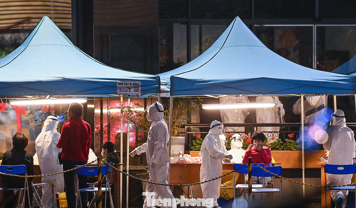 Hà Nội: Trắng đêm xét nghiệm khẩn cấp cho cư dân toà nhà 88 Láng Hạ ảnh 5