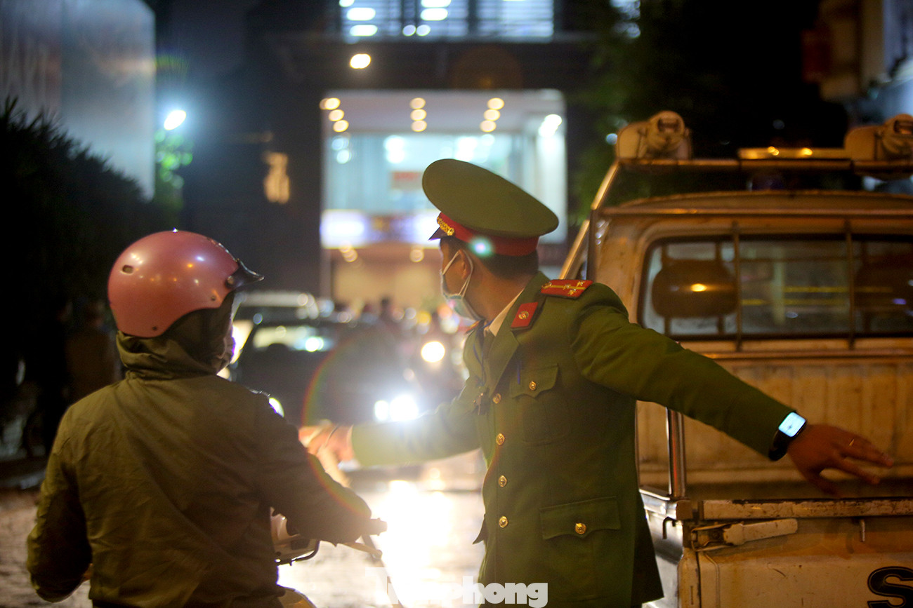 Hà Nội: Trắng đêm xét nghiệm khẩn cấp cho cư dân toà nhà 88 Láng Hạ ảnh 6