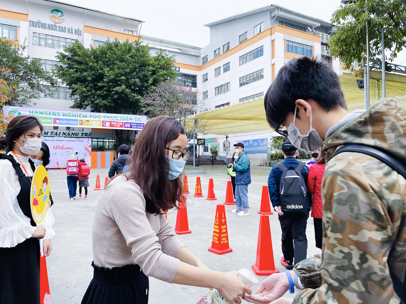 Sáng nay, hơn hai triệu học sinh Hà Nội trở lại trường ảnh 22