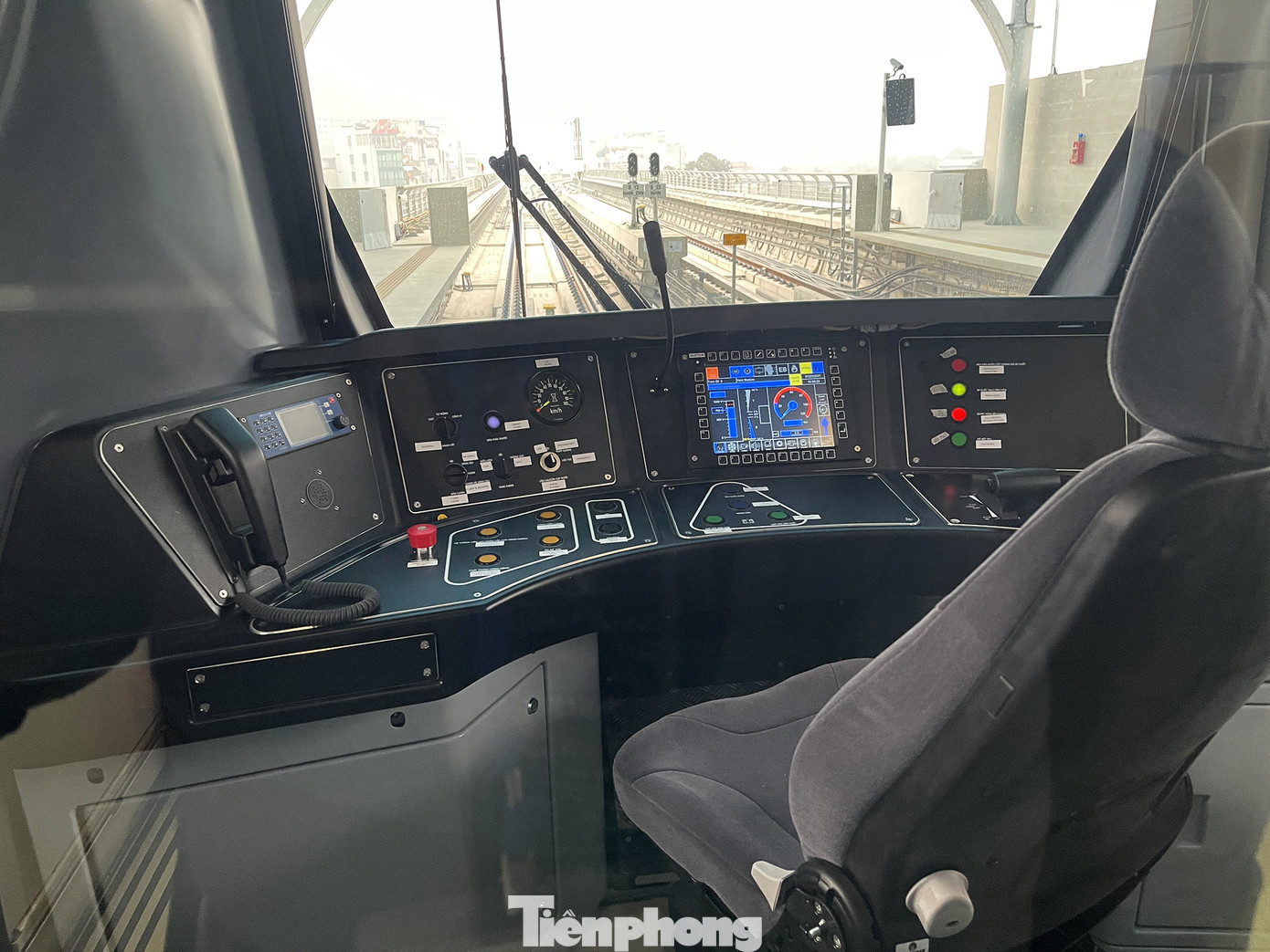 Nội thất hiện đại của tàu tuyến metro Nhổn - ga Hà Nội ảnh 3