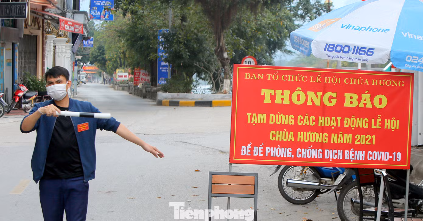 Chùa Hương vắng vẻ đìu hiu trong mùa dịch COVID-19 ảnh 3