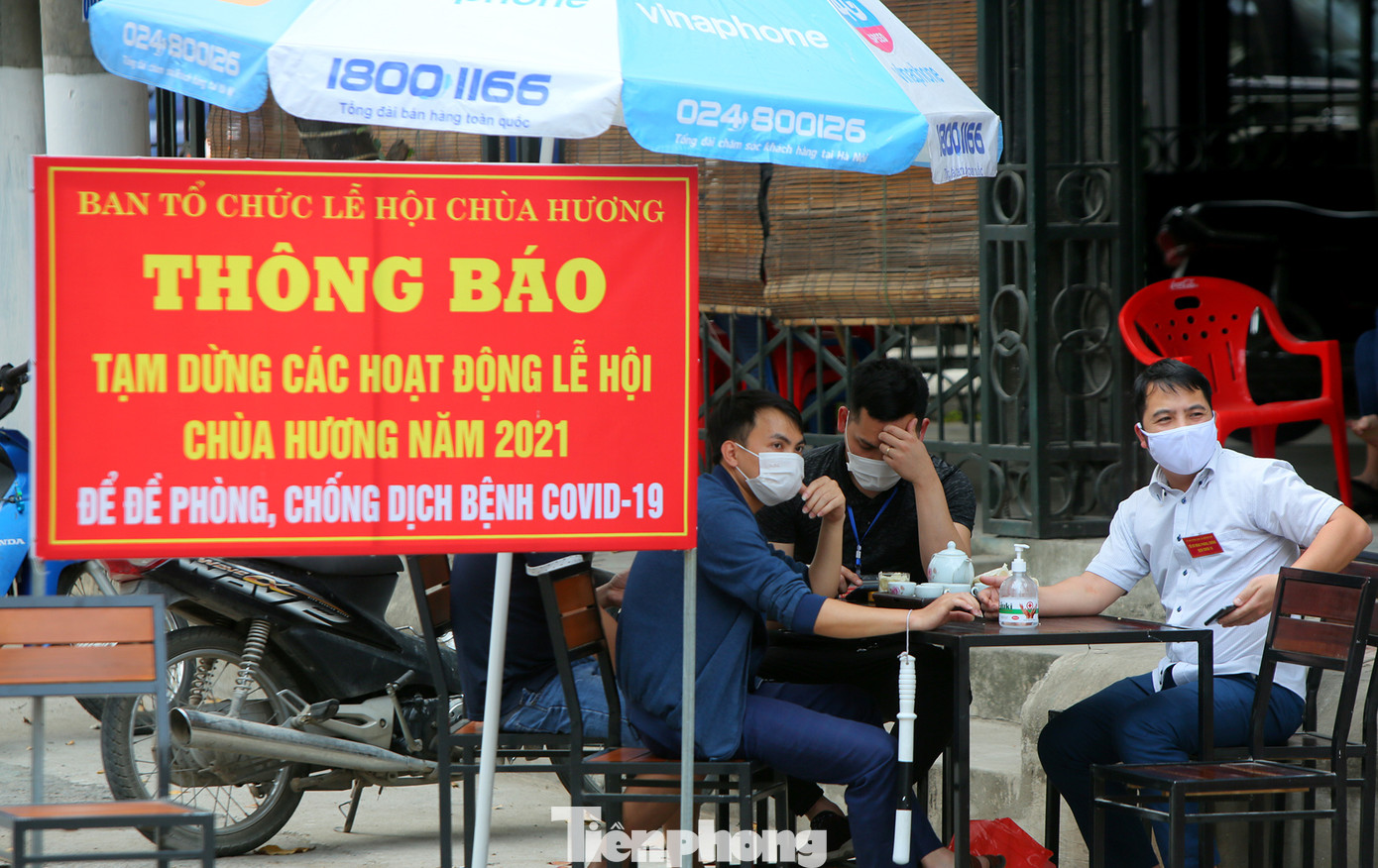 Chùa Hương vắng vẻ đìu hiu trong mùa dịch COVID-19 ảnh 2