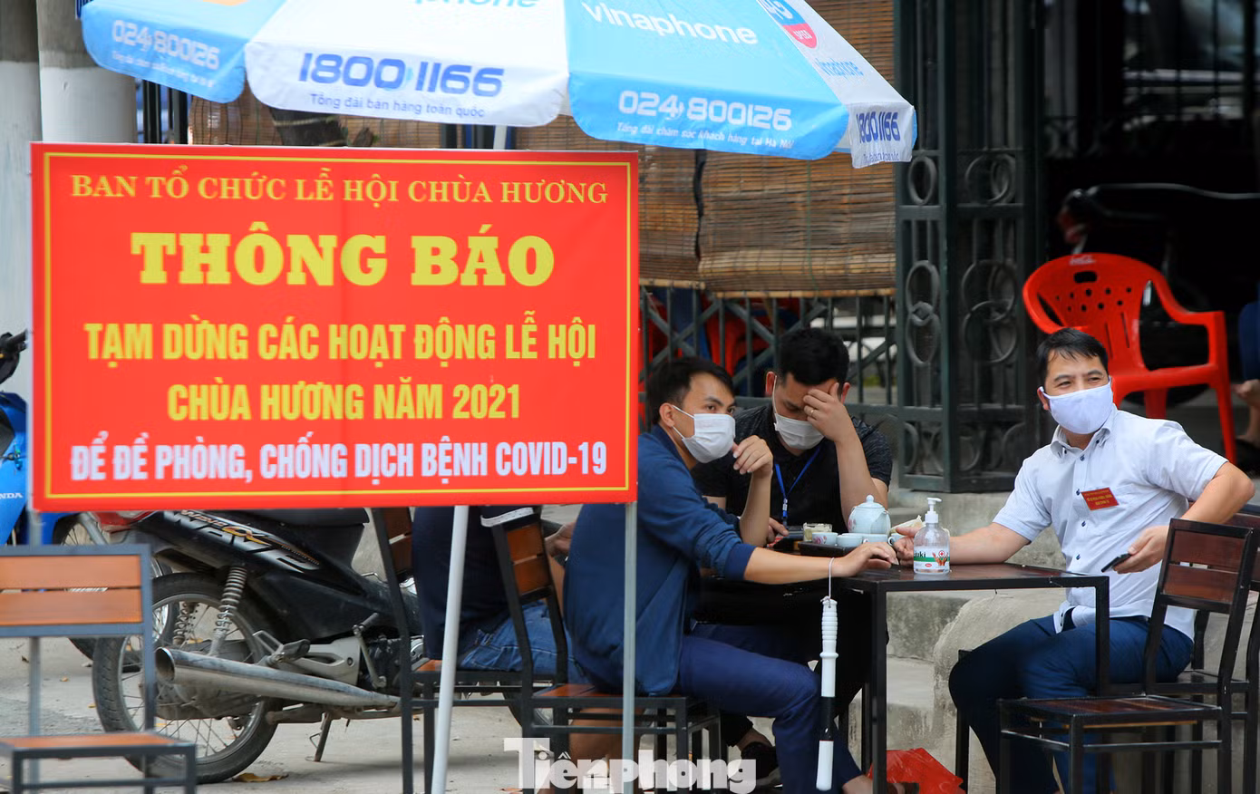 Chùa Hương vắng vẻ đìu hiu trong mùa dịch COVID-19 ảnh 2