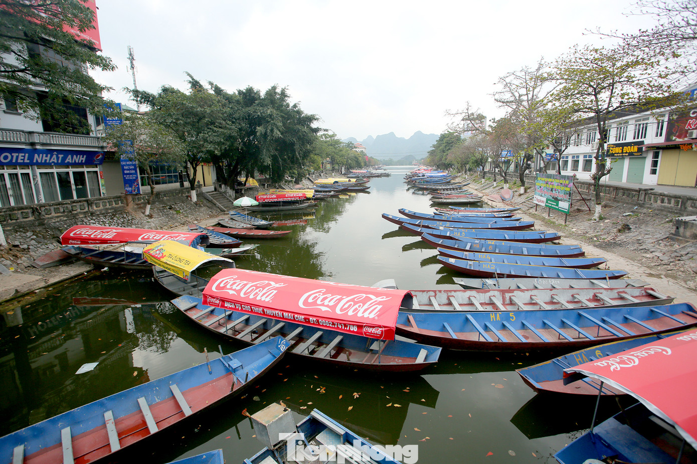 Chùa Hương vắng vẻ đìu hiu trong mùa dịch COVID-19 ảnh 4