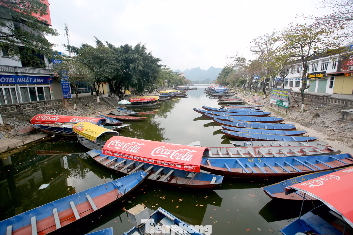 Chùa Hương vắng vẻ đìu hiu trong mùa dịch COVID-19 ảnh 4