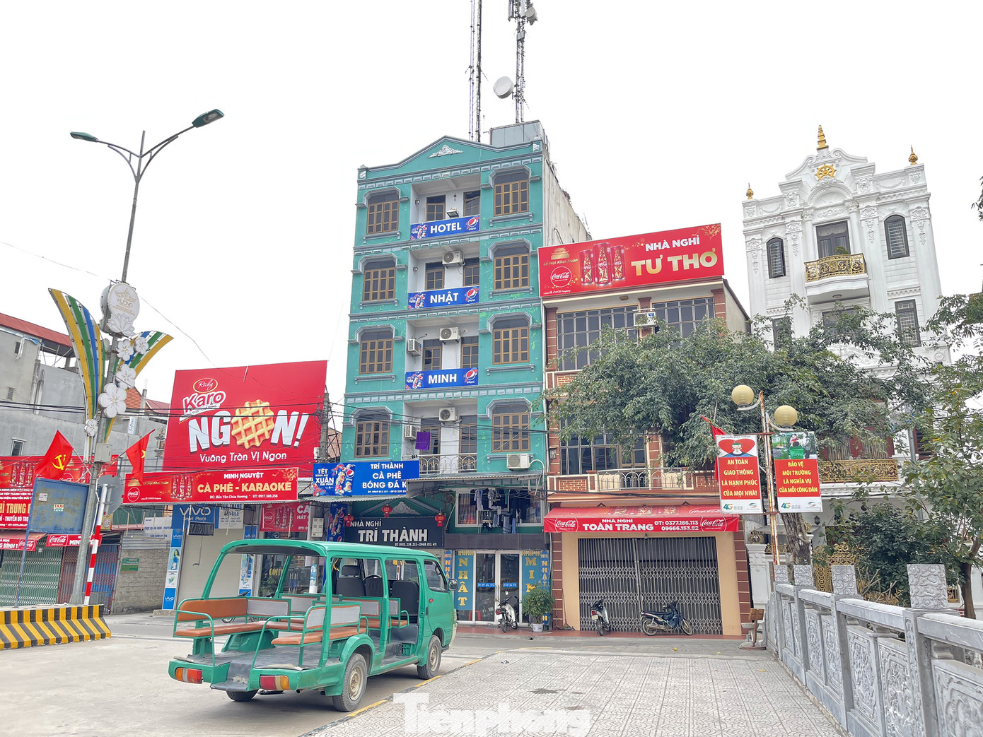 Chùa Hương vắng vẻ đìu hiu trong mùa dịch COVID-19 ảnh 8